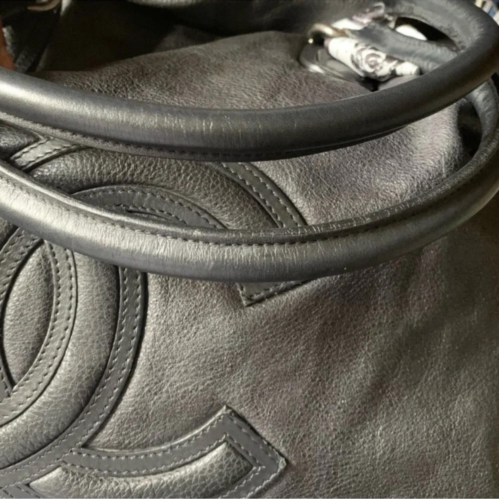 LARGE CHANEL LEATHER TOTE HOBO - Picture 7 of 13